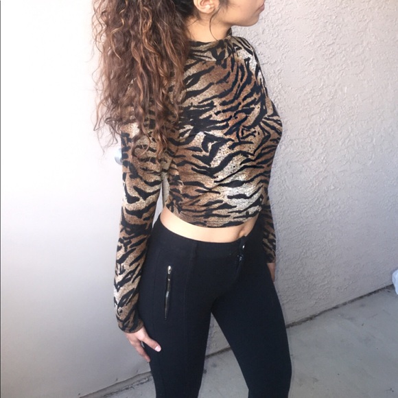 Tiger print Long Sleeve Women’s Crop Top - Picture 4 of 7
